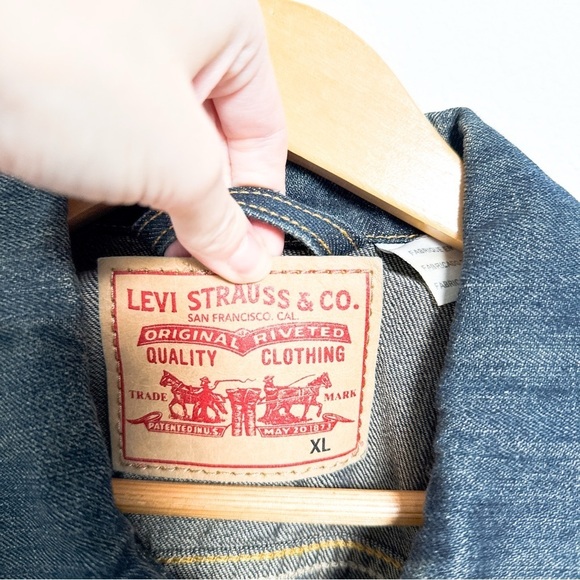 Levi’s Relaxed Fit Trucker Jacket That Feels Light Blue denim size XL - Picture 5 of 8